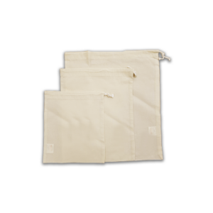 Las bolsas para granel son perfectas para realizar la compra cómodamente sin renunciar al cuidado del medio ambiente. Son resistentes y su cierre es fuerte. Además, son muy versátiles pues pueden usarse como bolsas de ropa sucia, para guardar zapatos o como bolsita para la merienda de los peques. ¡Imaginación al poder!