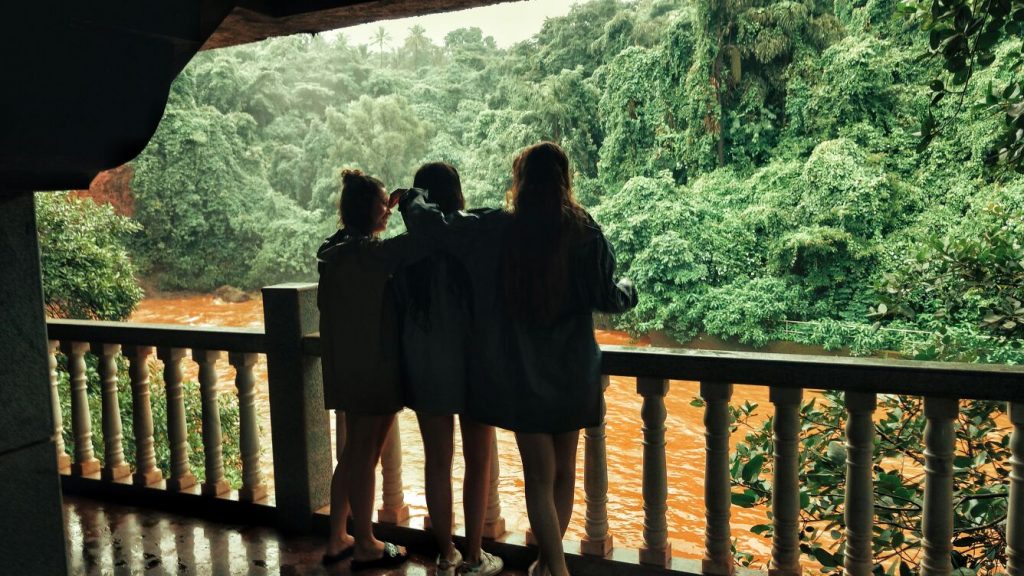 Sofía, Ana y Teresa en su viaje a Goa, India.