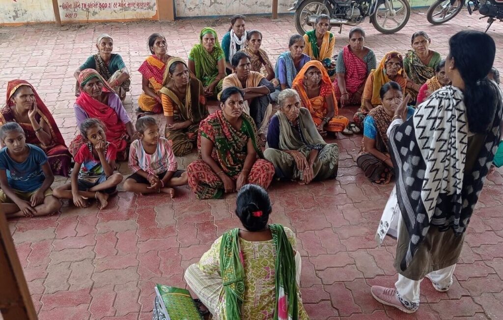 Mujeres beneficiarias del proyecto en su Grupo de Autoayuda, India.