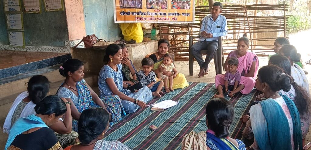 Mujeres rurales de Maharashtra organizadas en federación comunitaria.