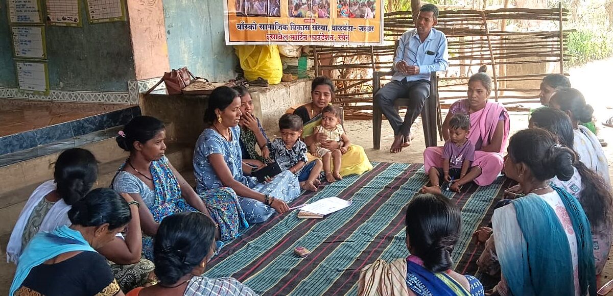 Mujeres rurales de Maharashtra organizadas en federación comunitaria.